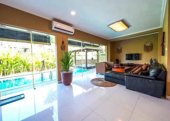 Logan - - 5 Bedroom - 3 Bathroom - Great Location