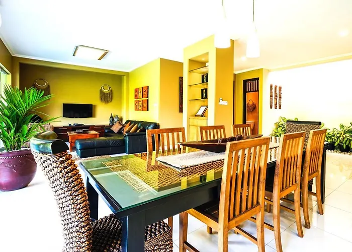 Villa Logan - - 5 Bedroom - 3 Bathroom - Great Location