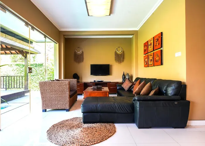 Logan - - 5 Bedroom - 3 Bathroom - Great Location Villa *