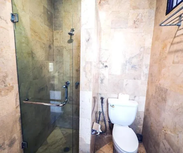 Logan - - 5 Bedroom - 3 Bathroom - Great Location *